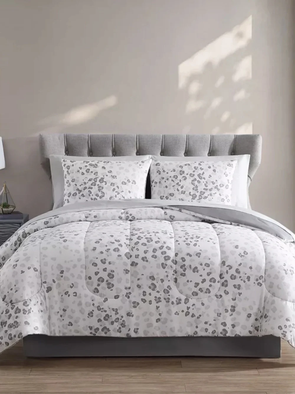 Hallmart Collectibles Leopard Bouquet 6 Piece Reversible Comforter Set